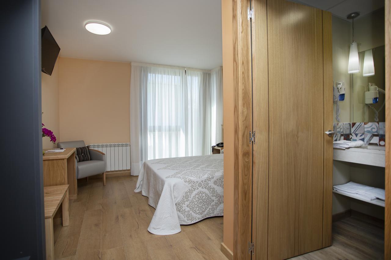 Hotel Novoa Саррія Екстер'єр фото