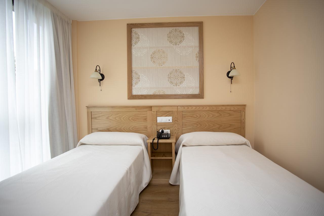 Hotel Novoa Саррія Екстер'єр фото