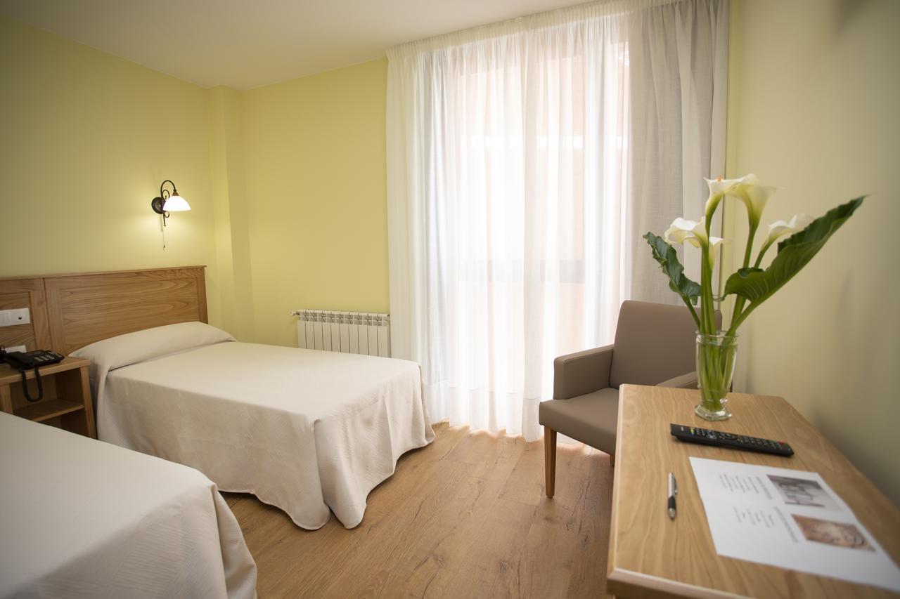 Hotel Novoa Саррія Екстер'єр фото