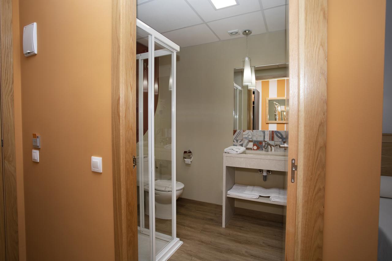Hotel Novoa Саррія Екстер'єр фото